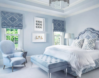 a room decorated in blue